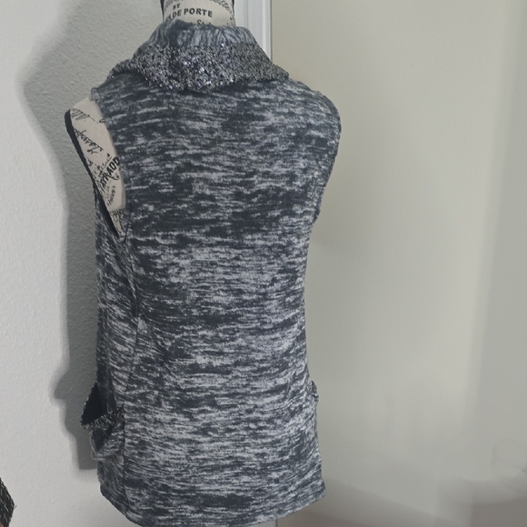 Juicy Couture Beautiful Black & Gray Sequin Vest W/ Pockets (EUC)(XS)🖤🩶🖤 - Picture 6 of 7
